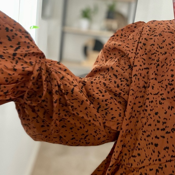 🛍 New Plus Cheetah Blouse - Picture 5 of 9